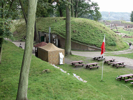 Dorota Ratkowska. Świnoujście. Twierdza Świnoujście - Fort I Gerharda. Wartownia i latryny. Stan na 12 września 2014 roku